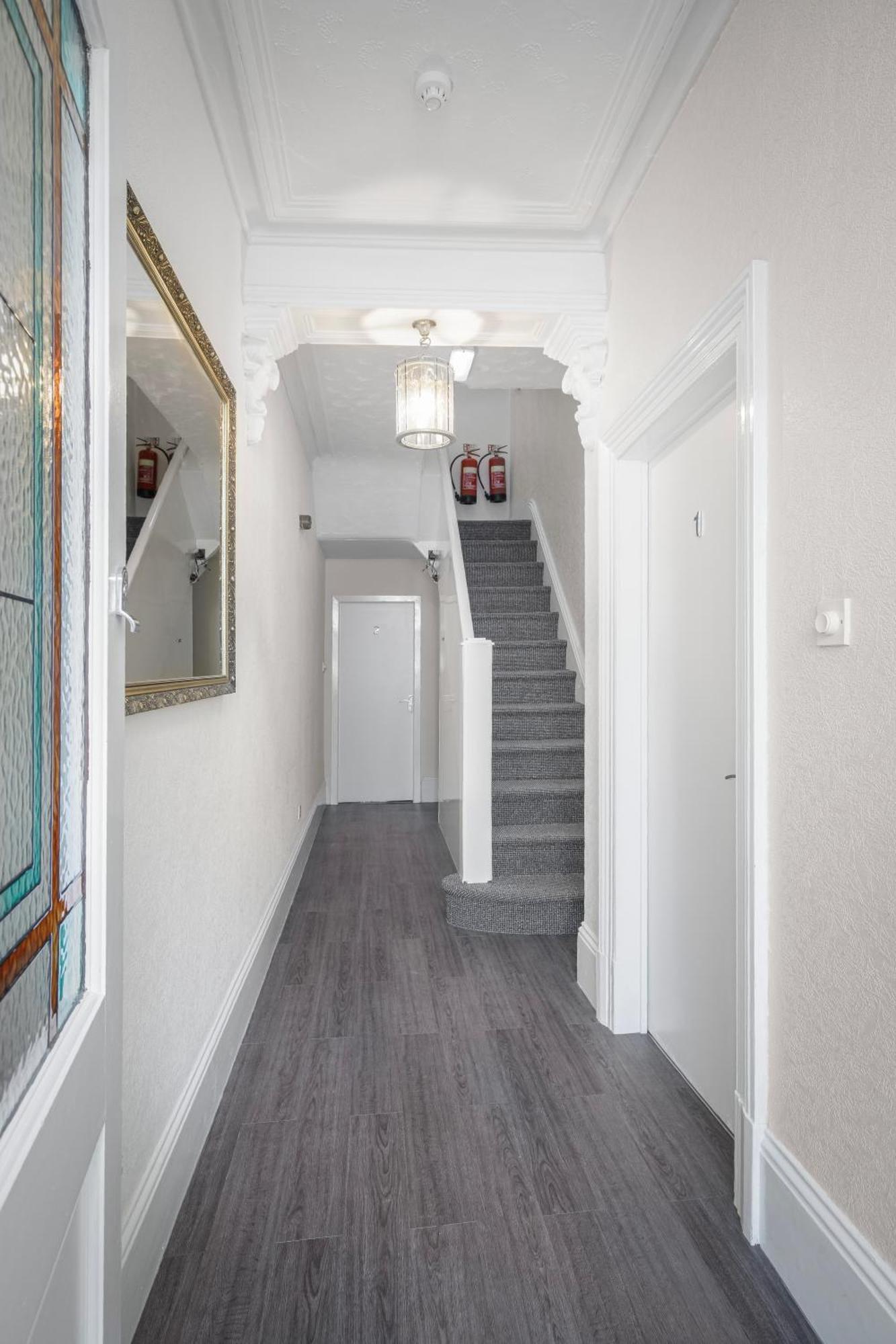 Barton Beachside - Comfort Onebedroom Apartment, Double & Sofabed - & Promenade Location - Over 21's, Family Friendly Only, Id Required, Stairs Access, Free Parking Appartamento